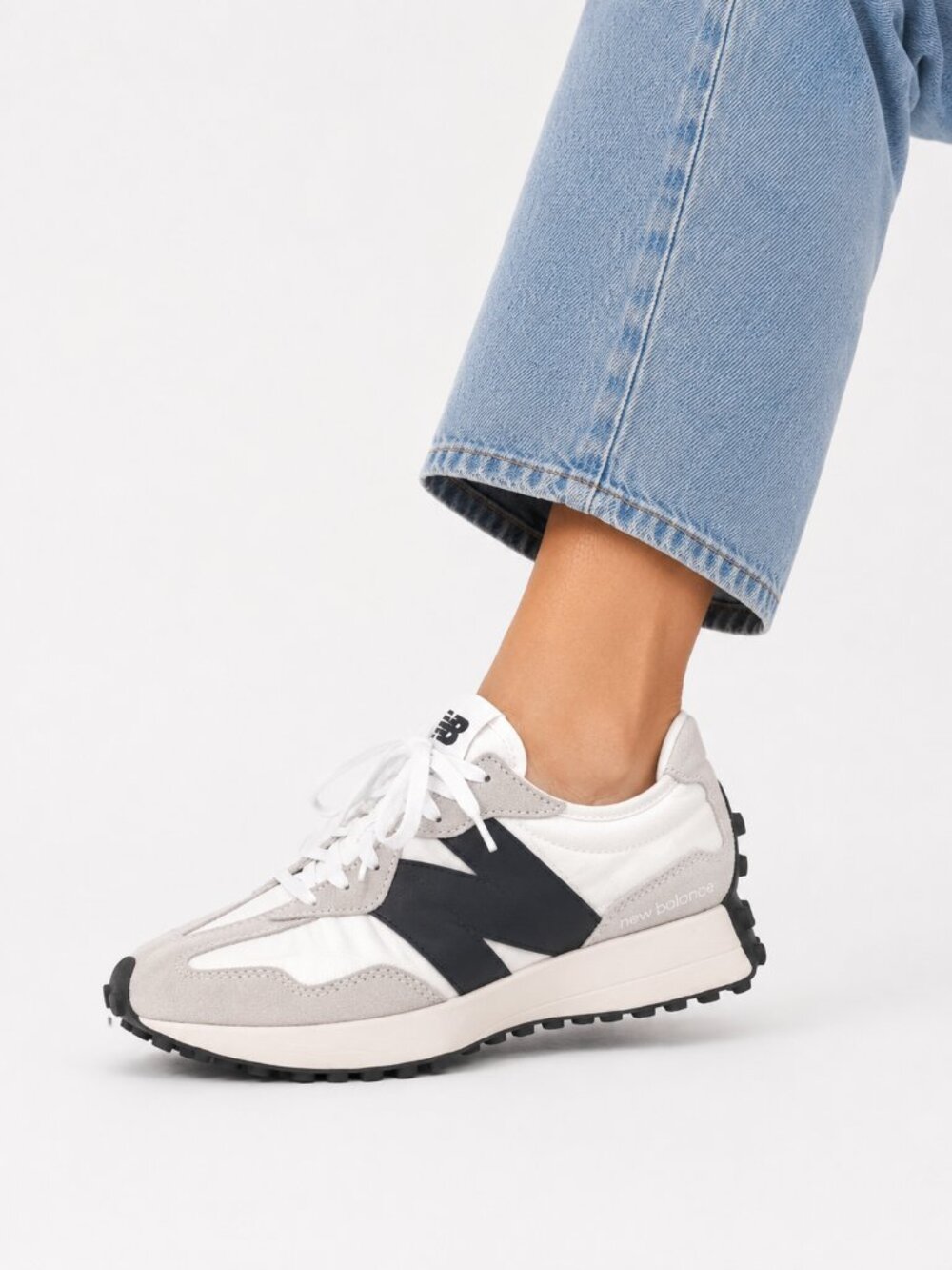 New Balance 327 Sneakers Women's 7 White Black Suede Retro Runner WS327FE